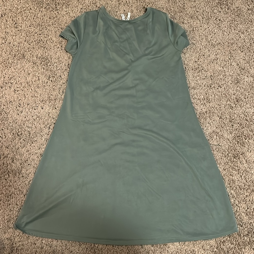 Dress - Picture 2 of 2